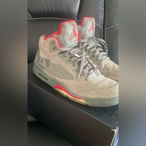 Jordan 5s - University Red/Camo green